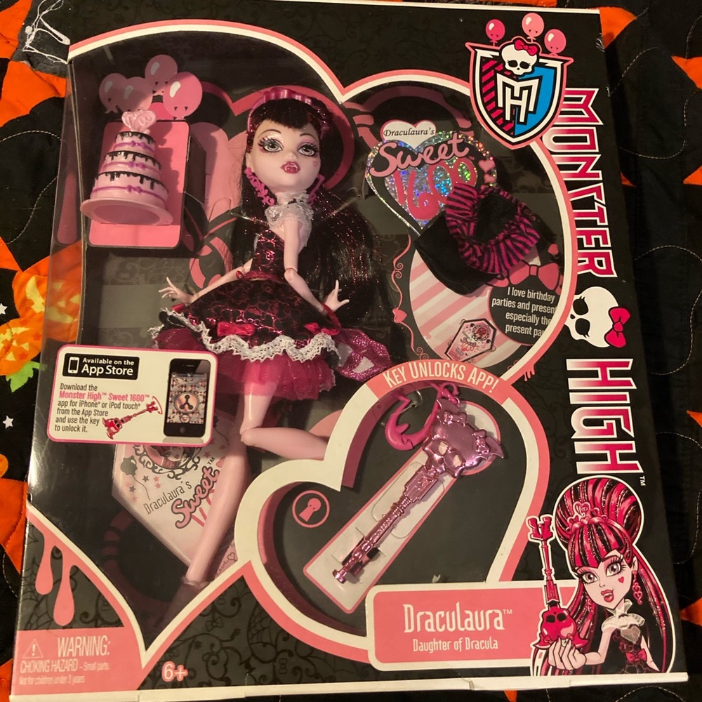 Never opened Monster High Draculaura Sweet 1600